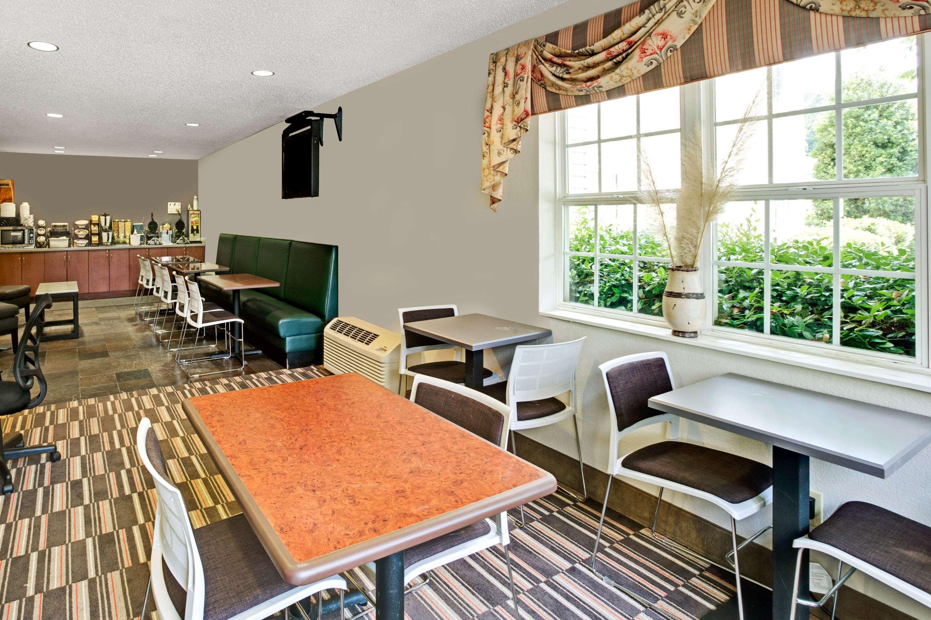 Microtel Inn & Suites By Wyndham Cherokee Buitenkant foto